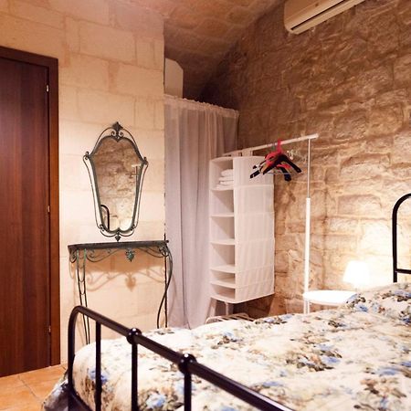 Casa Vacanze Scolanova Trani Exterior photo