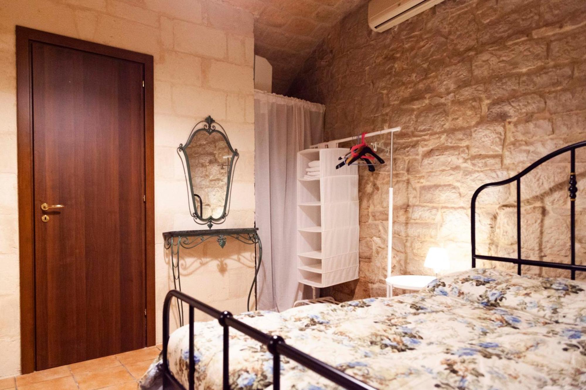 Casa Vacanze Scolanova Trani Exterior photo
